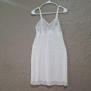 Vassarette White Lace Chemise with Adjustable Straps Size 34 A